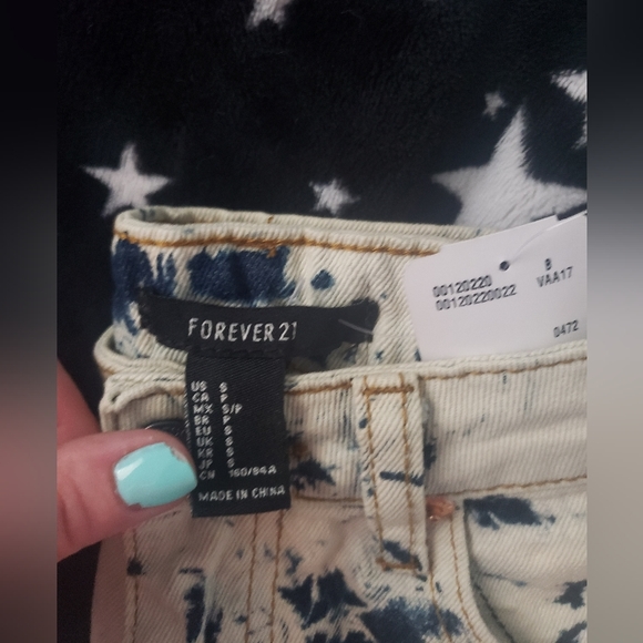 Shorts - Picture 3 of 4